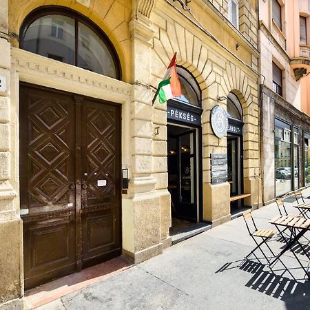 Spacious & Serene Downtown Home With Free Parking Budapeşte Dış mekan fotoğraf