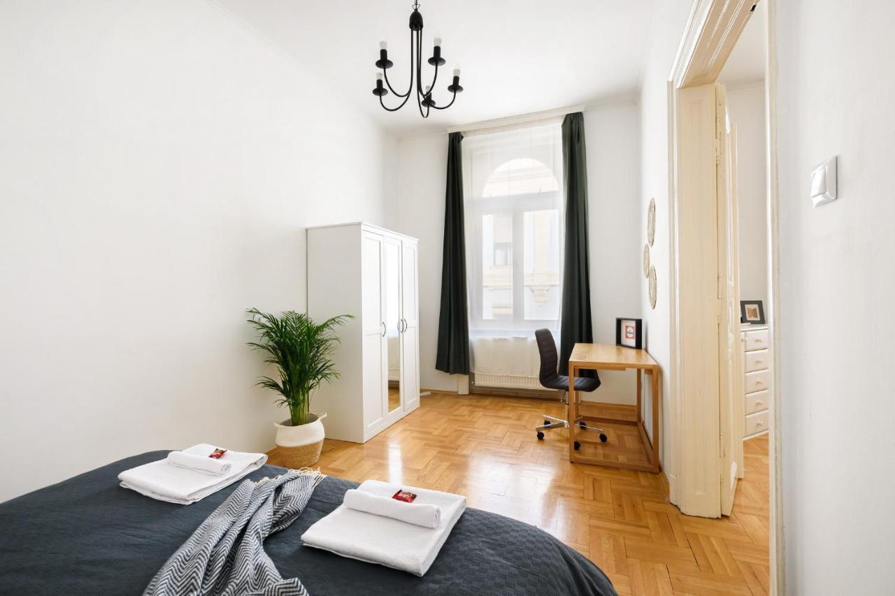 Spacious & Serene Downtown Home With Free Parking Budapeşte Dış mekan fotoğraf