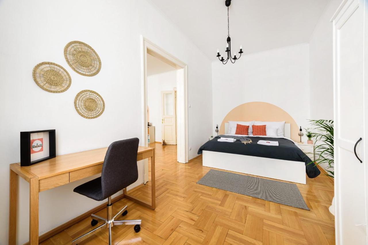 Spacious & Serene Downtown Home With Free Parking Budapeşte Dış mekan fotoğraf