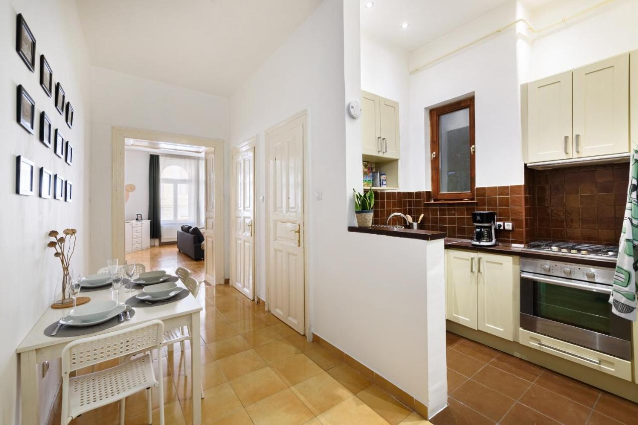 Spacious & Serene Downtown Home With Free Parking Budapeşte Dış mekan fotoğraf