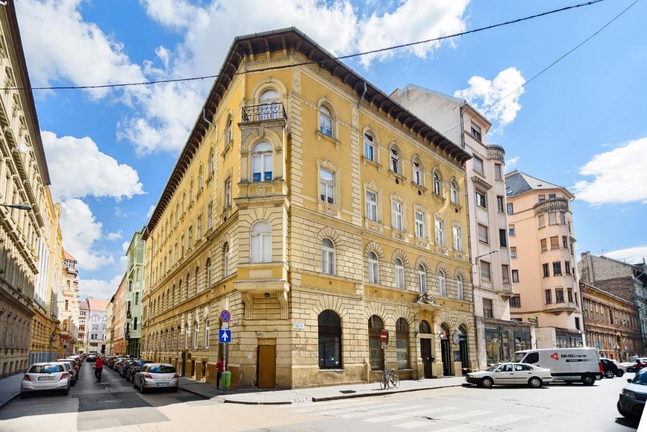 Spacious & Serene Downtown Home With Free Parking Budapeşte Dış mekan fotoğraf