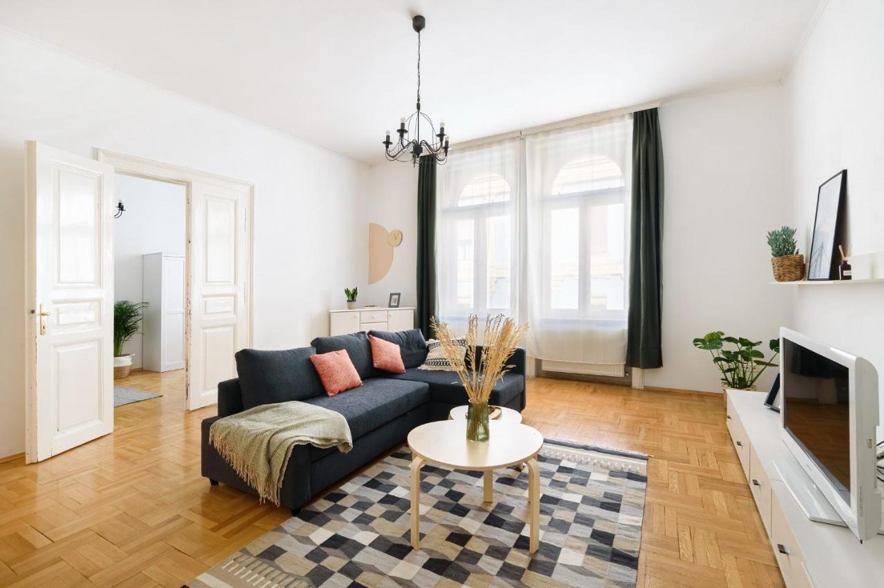 Spacious & Serene Downtown Home With Free Parking Budapeşte Dış mekan fotoğraf